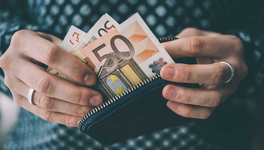 Τι πληρώνουν ΟΑΕΔ και ΕΦΚΑ από σήμερα έως 16 Απριλίου